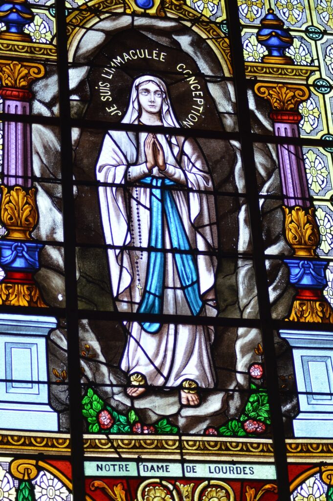 Imaculada Conceição de Nossa Senhora em Notre Dame de Lourdes